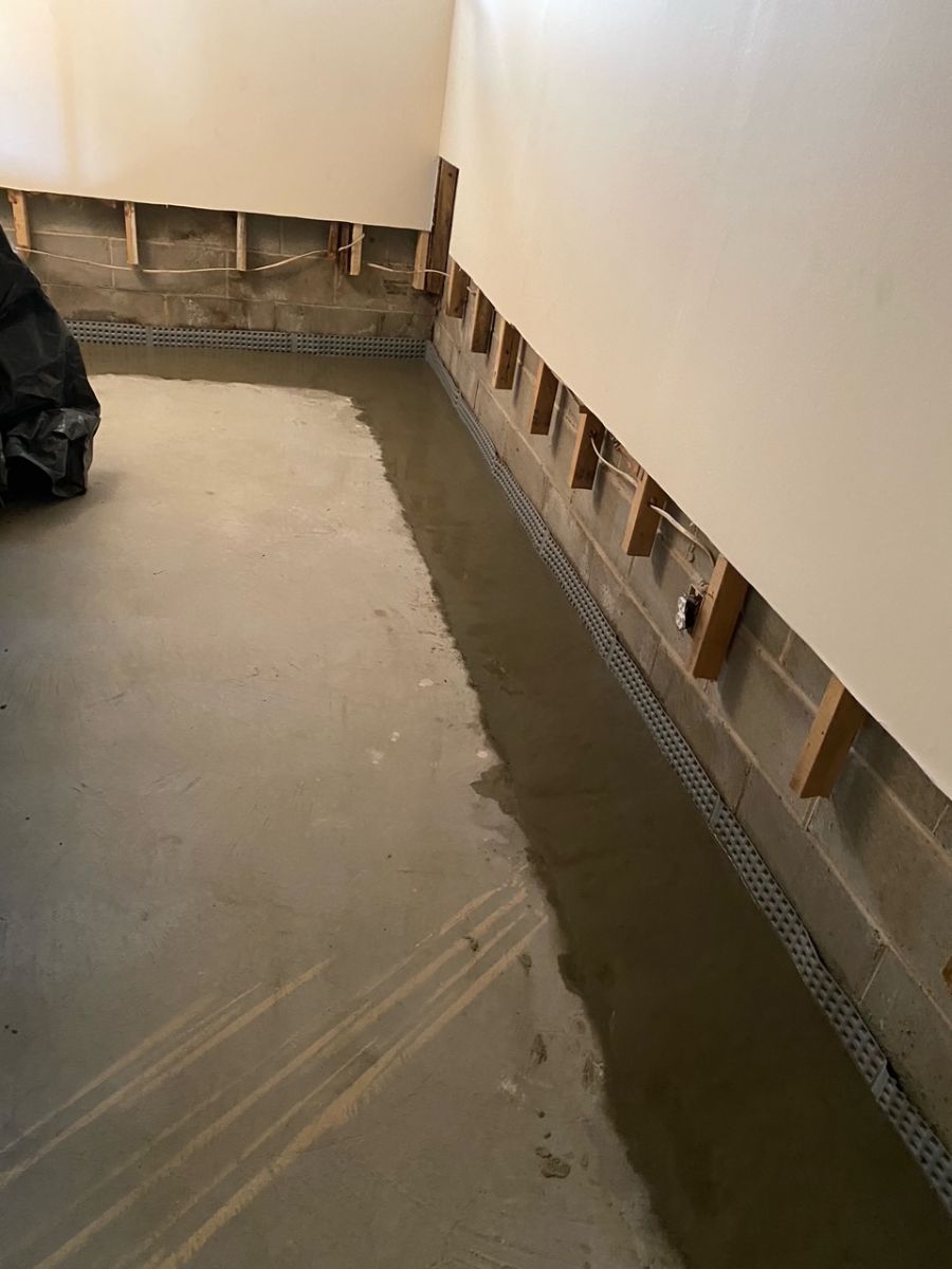 dry basement floor sealed on the edges